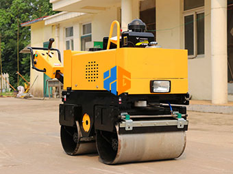 關(guān)于小型壓路機(jī)應(yīng)掌握好哪些操作技能呢？