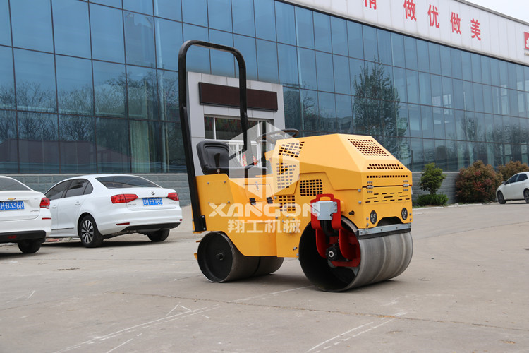 小型壓路機(jī)配重松動的原因是什么？4個(gè)細(xì)節(jié)告訴你