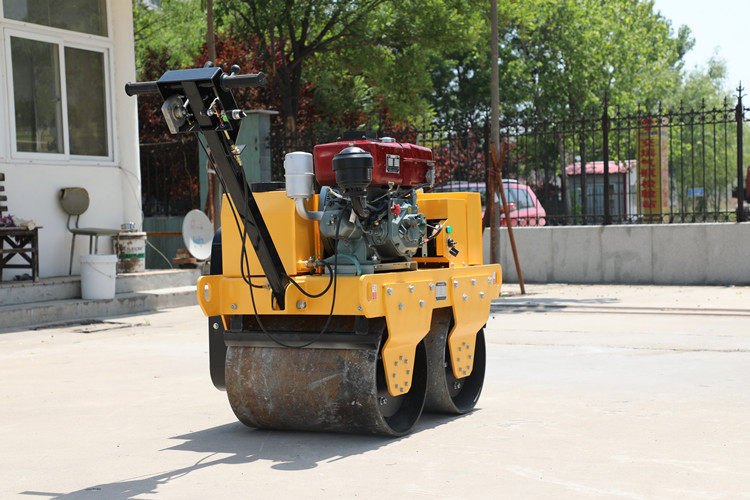 為什么小型壓路機(jī)會(huì)漏油？該如何解決？