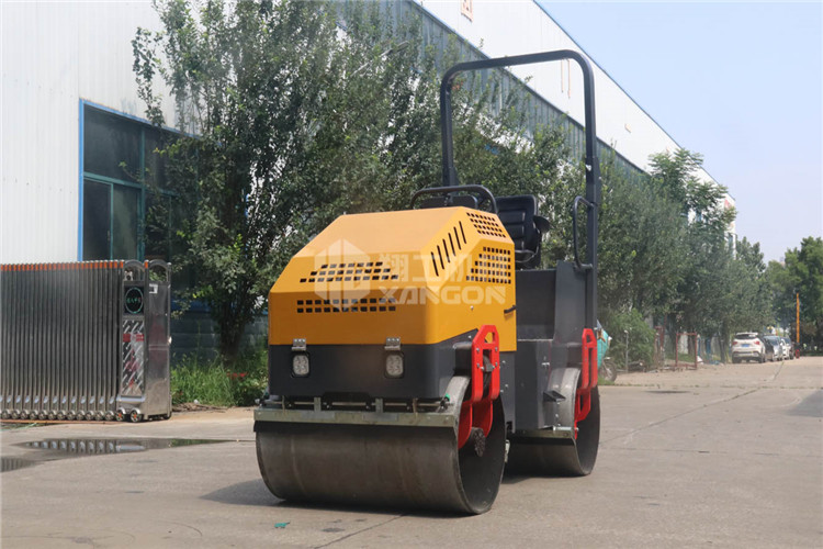 小型壓路機(jī)輪胎如何防老化？保養(yǎng)比什么都重要