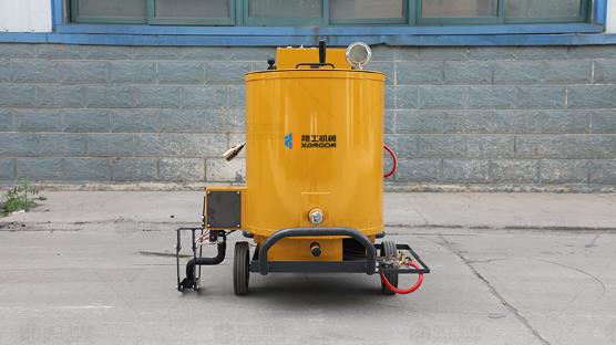 瀝青灌縫機(jī)整機(jī)配備發(fā)電機(jī)組，可以提供充足動力